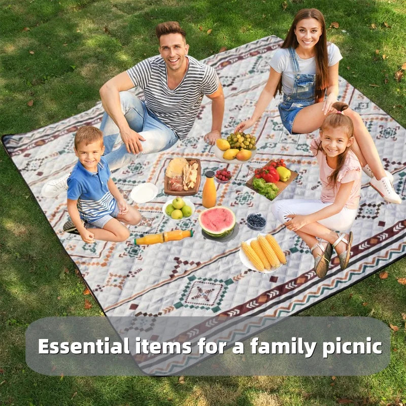 Outdoor picnic mat is a hand-held luggage protection and moisture-proof camping blanket