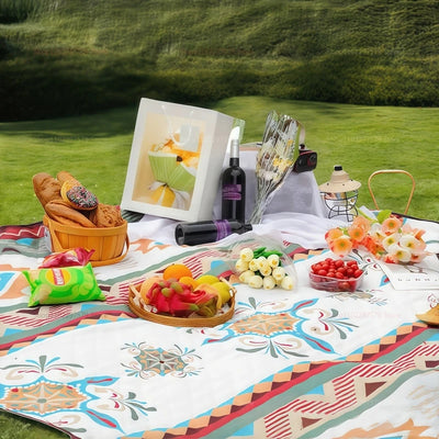 Outdoor picnic mat is a hand-held luggage protection and moisture-proof camping blanket